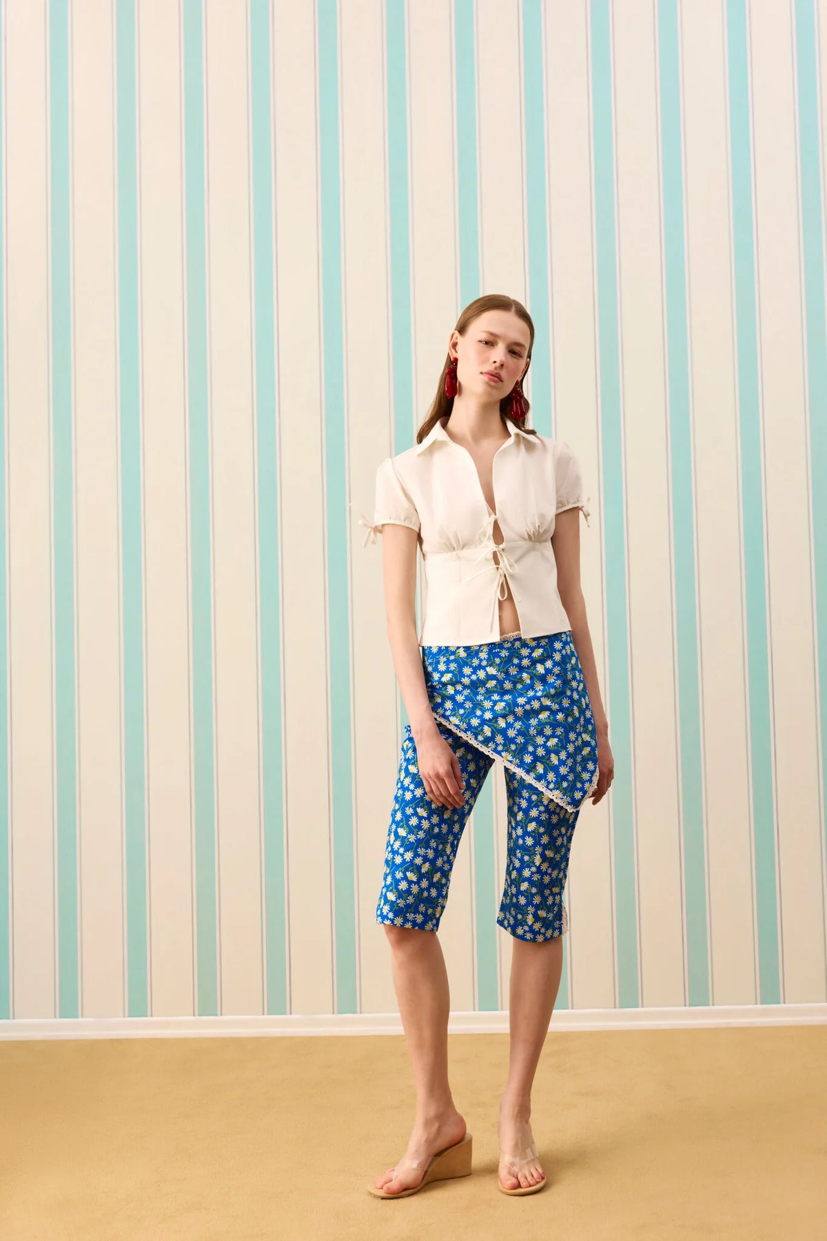 DAISY BRODE DETAYLI KAPRİ