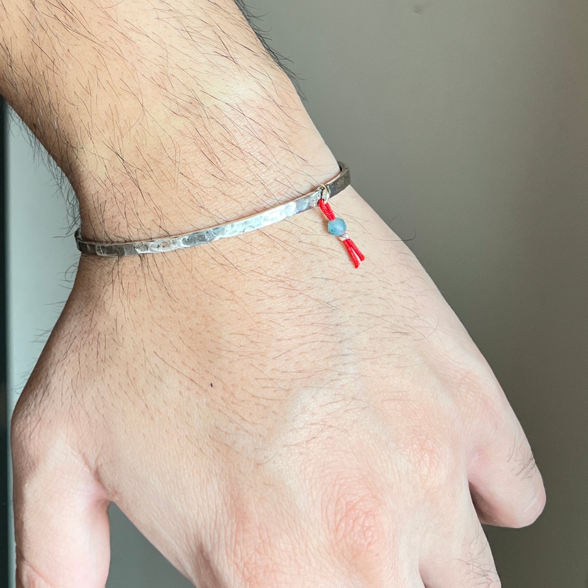 Sally with Red – Gümüş Kelepçe Bileklik