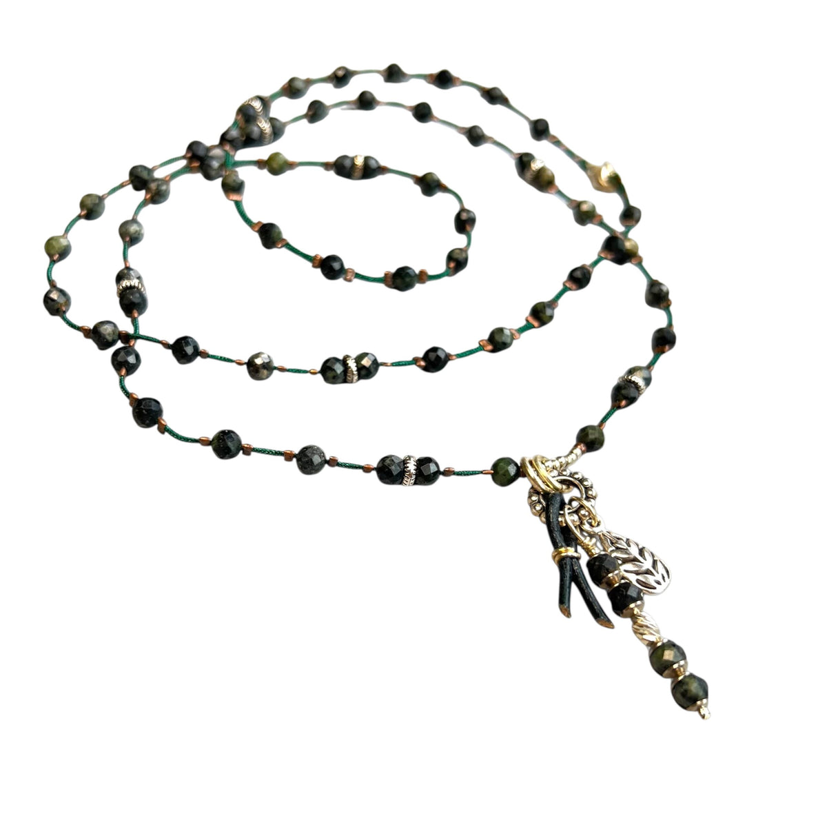 Lucius Green – Unisex Kolye